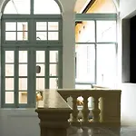 Mulberry فندق *